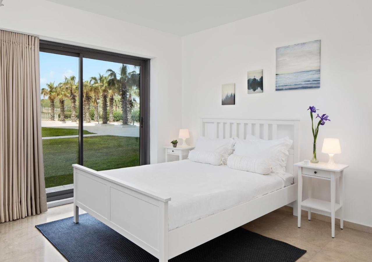 Aparthotel Okeanos On The Beach Herzliya Luaran gambar
